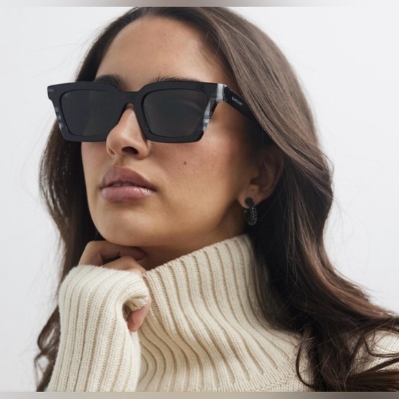 Burberry Sunglasses, New - Picture 1 of 6